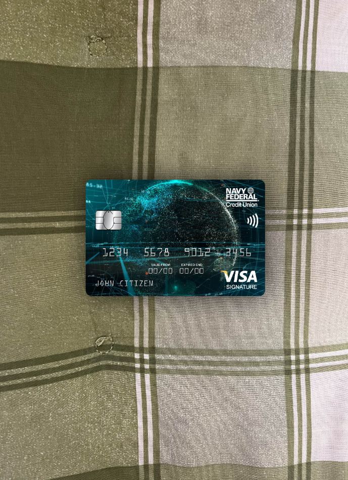 Realistische Herunterladen USA Navy Föderal Union Bank Visa Signature Karte Foto-Look Vorderseite Photoshop Vorlage